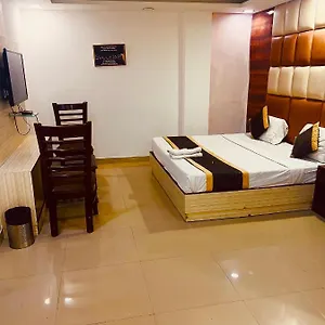 Cozy Cave Delhi Aiport Hotel